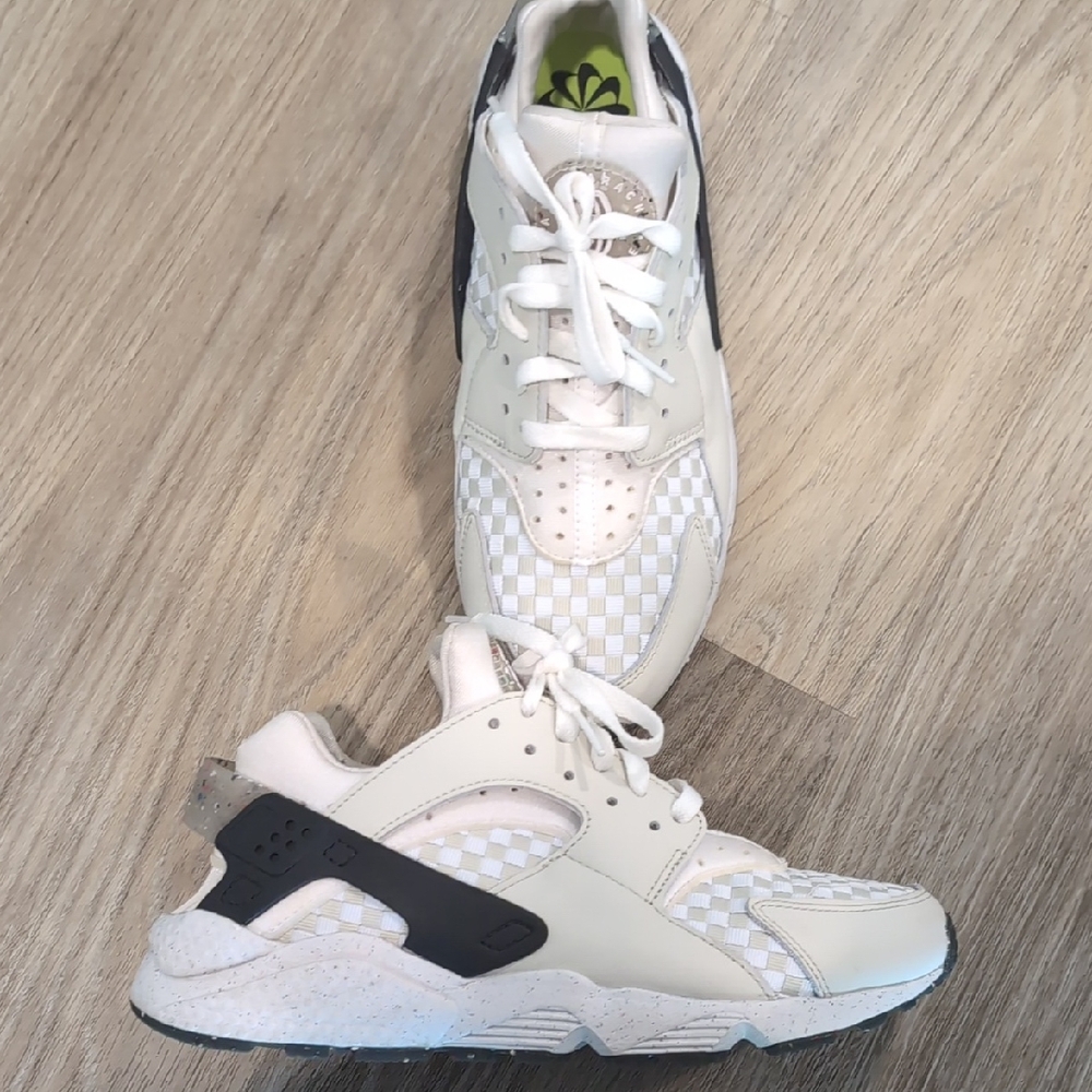 Nike Cream and Black Athletic Shoes